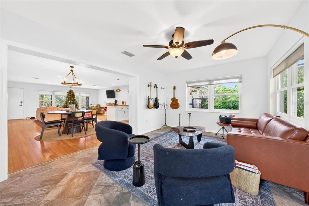 For Sale: $447,500 (2 beds, 2 baths, 1741 Square Feet)