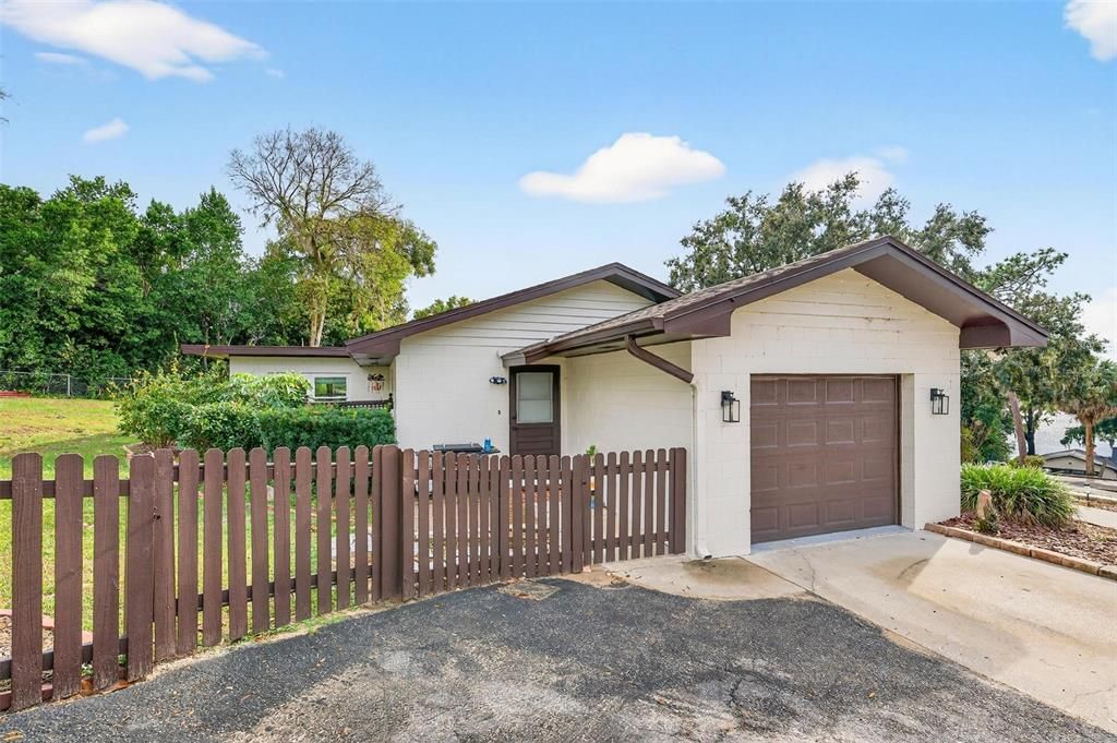 For Sale: $447,500 (2 beds, 2 baths, 1741 Square Feet)