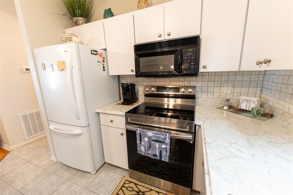 For Sale: $214,800 (2 beds, 2 baths, 1320 Square Feet)