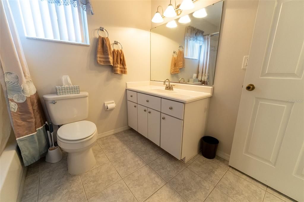 For Sale: $214,800 (2 beds, 2 baths, 1320 Square Feet)