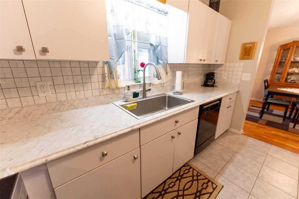 For Sale: $214,800 (2 beds, 2 baths, 1320 Square Feet)