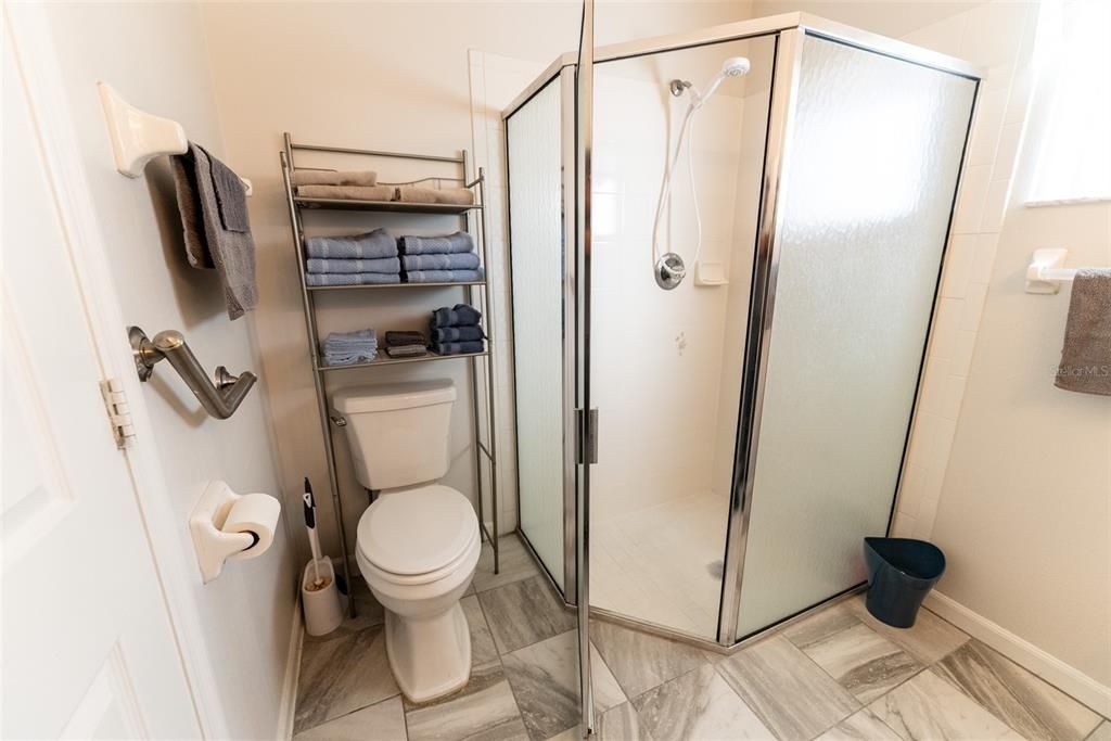 For Sale: $214,800 (2 beds, 2 baths, 1320 Square Feet)
