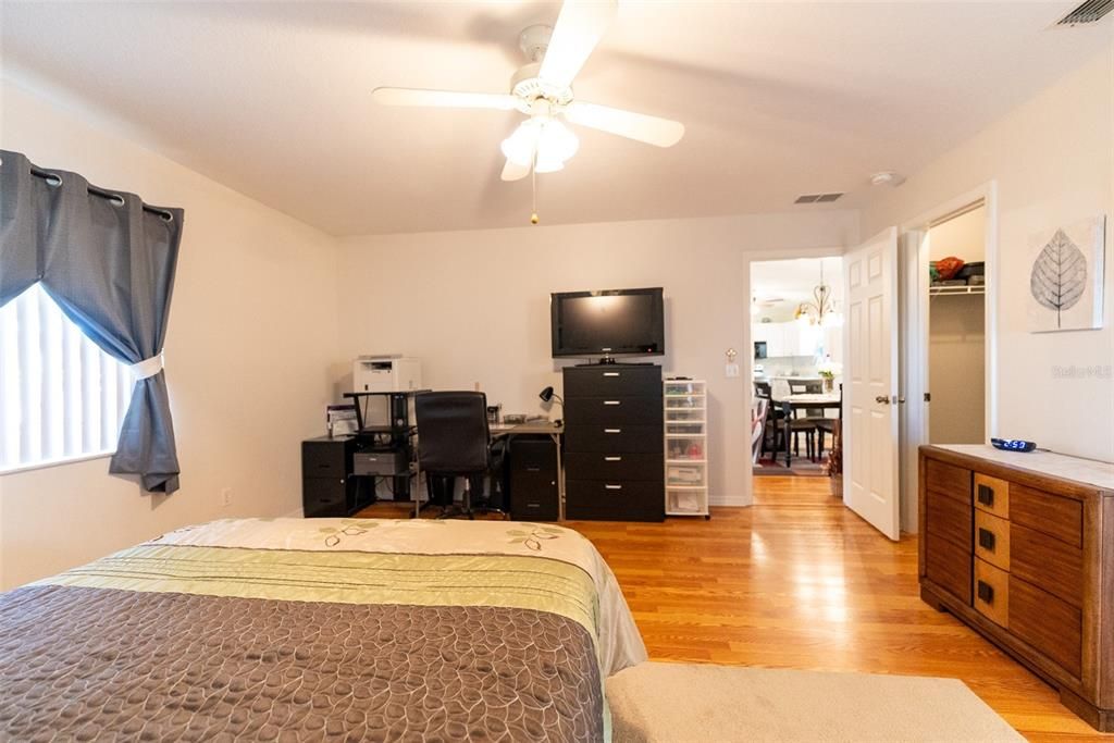 For Sale: $214,800 (2 beds, 2 baths, 1320 Square Feet)