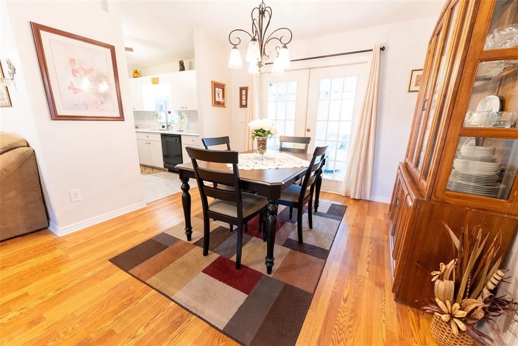 For Sale: $214,800 (2 beds, 2 baths, 1320 Square Feet)