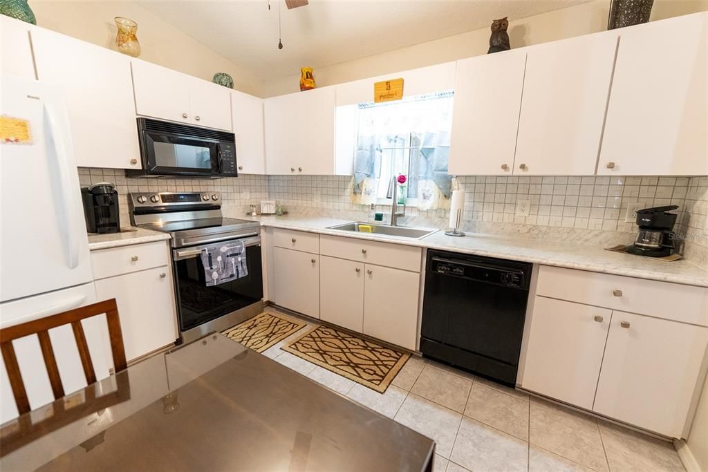 For Sale: $214,800 (2 beds, 2 baths, 1320 Square Feet)