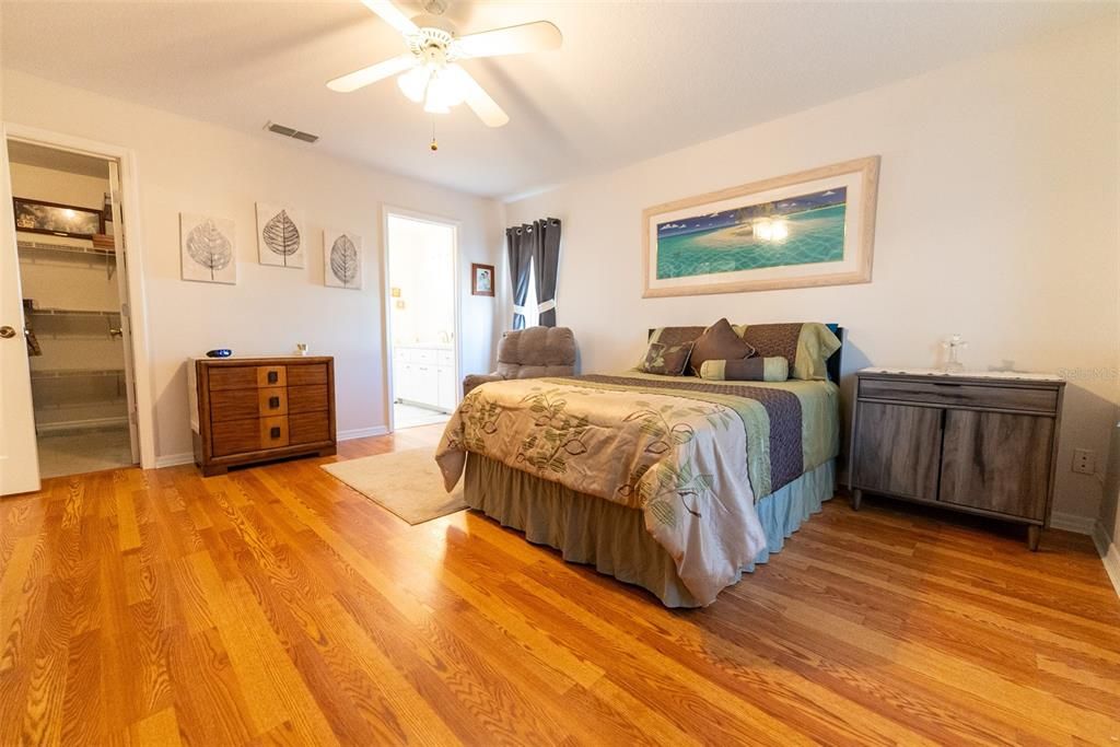 For Sale: $214,800 (2 beds, 2 baths, 1320 Square Feet)