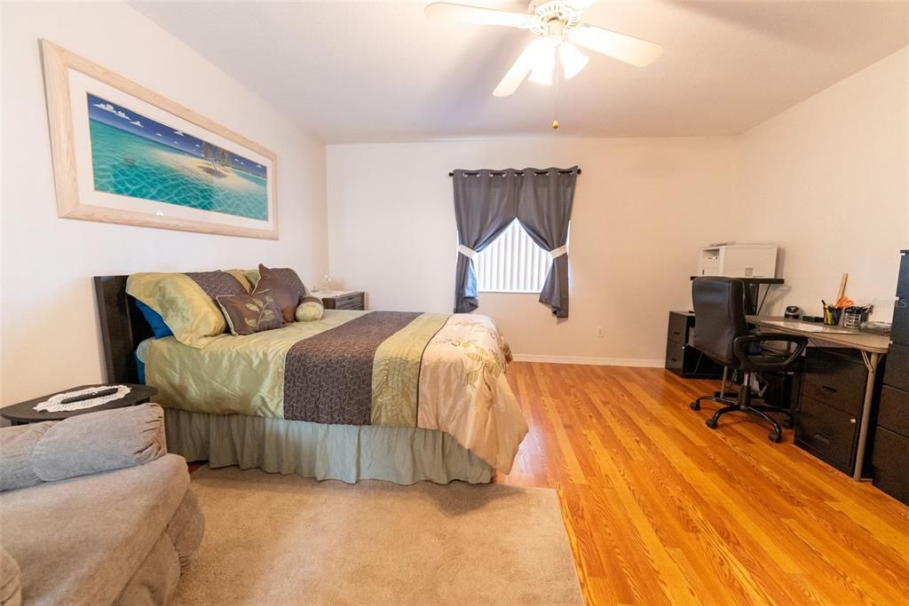 For Sale: $214,800 (2 beds, 2 baths, 1320 Square Feet)