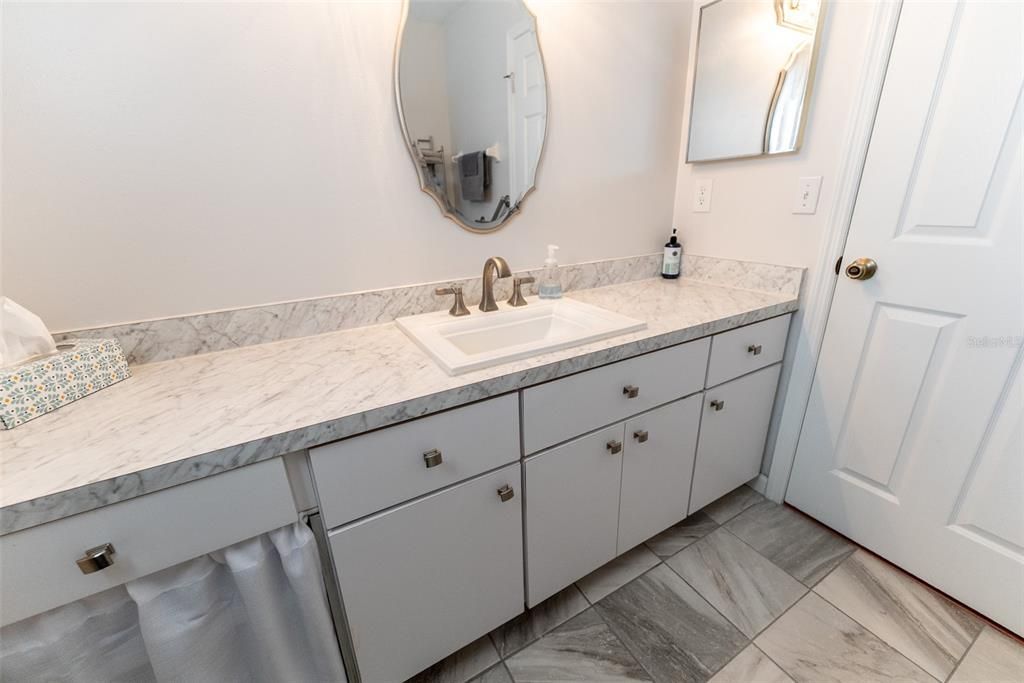 For Sale: $214,800 (2 beds, 2 baths, 1320 Square Feet)