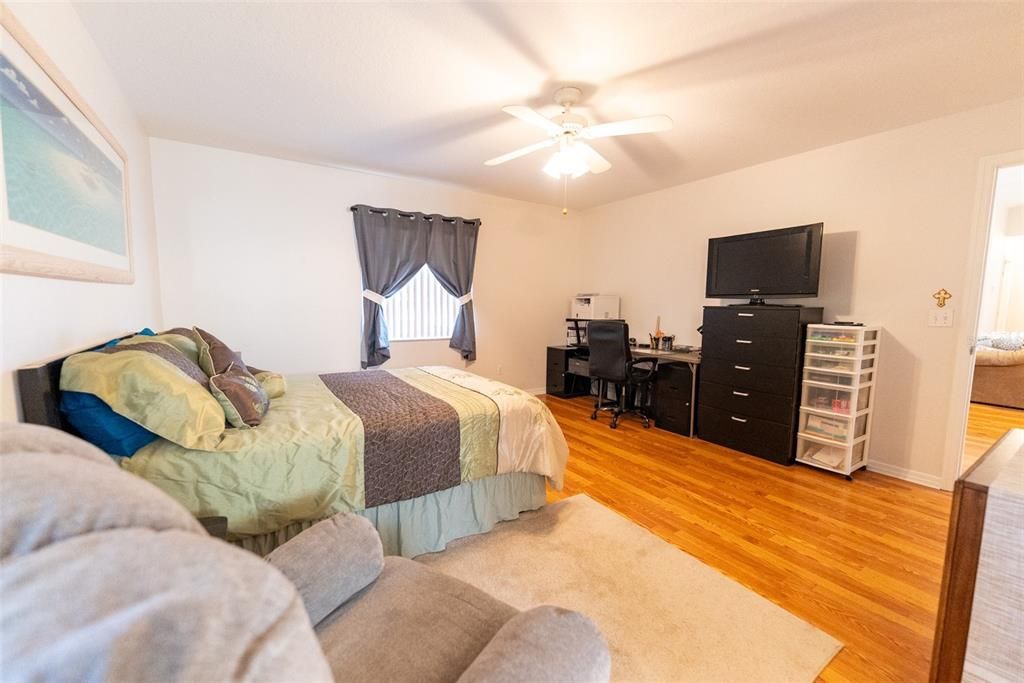 For Sale: $214,800 (2 beds, 2 baths, 1320 Square Feet)