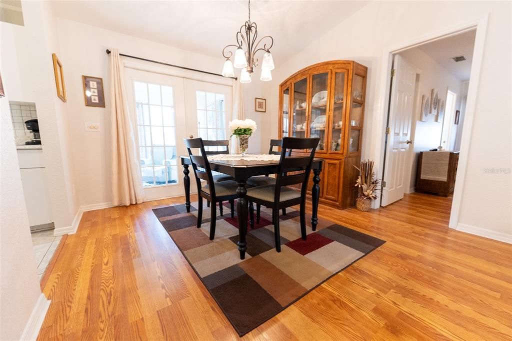 For Sale: $214,800 (2 beds, 2 baths, 1320 Square Feet)