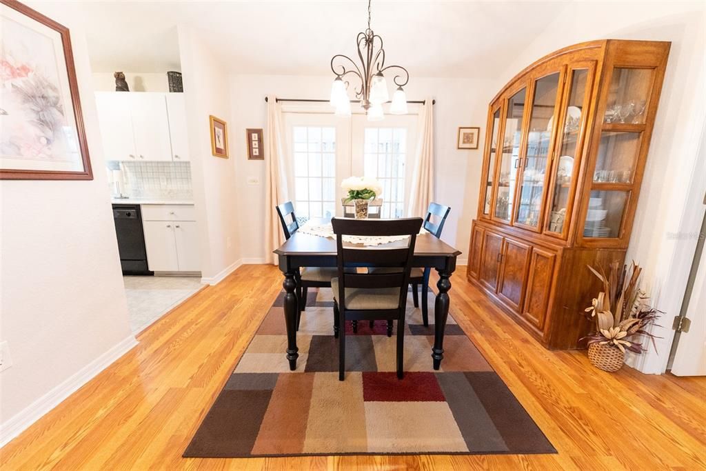 For Sale: $214,800 (2 beds, 2 baths, 1320 Square Feet)