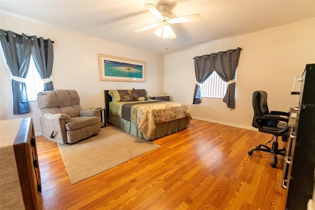 For Sale: $214,800 (2 beds, 2 baths, 1320 Square Feet)