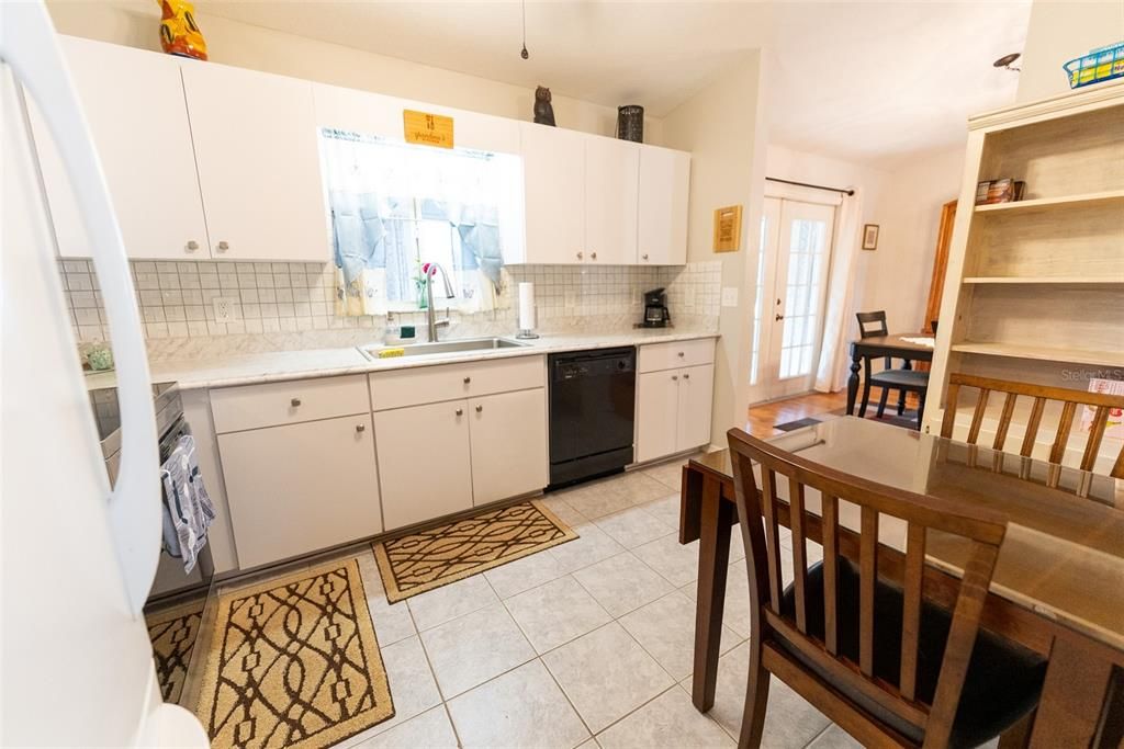 For Sale: $214,800 (2 beds, 2 baths, 1320 Square Feet)