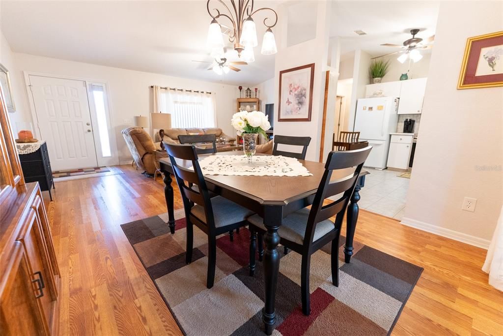 For Sale: $214,800 (2 beds, 2 baths, 1320 Square Feet)