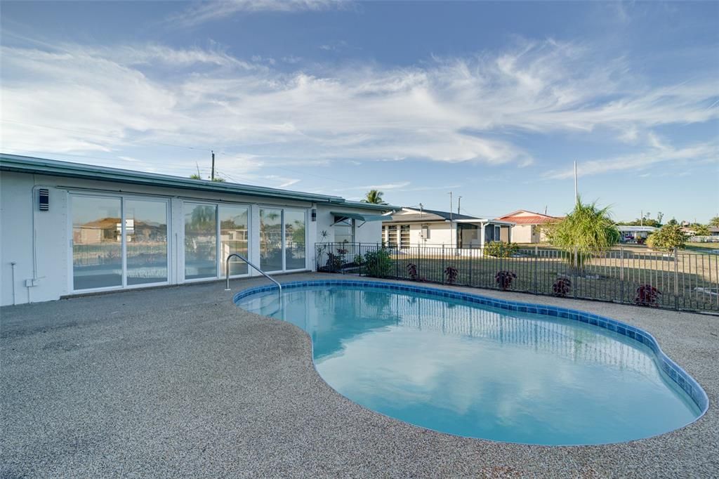 For Sale: $399,926 (3 beds, 2 baths, 1896 Square Feet)