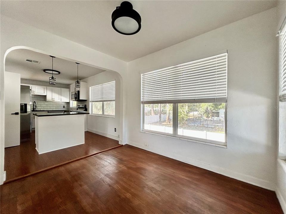 В аренду: $1,850 (1 спален, 1 ванн, 1090 Квадратных фут)