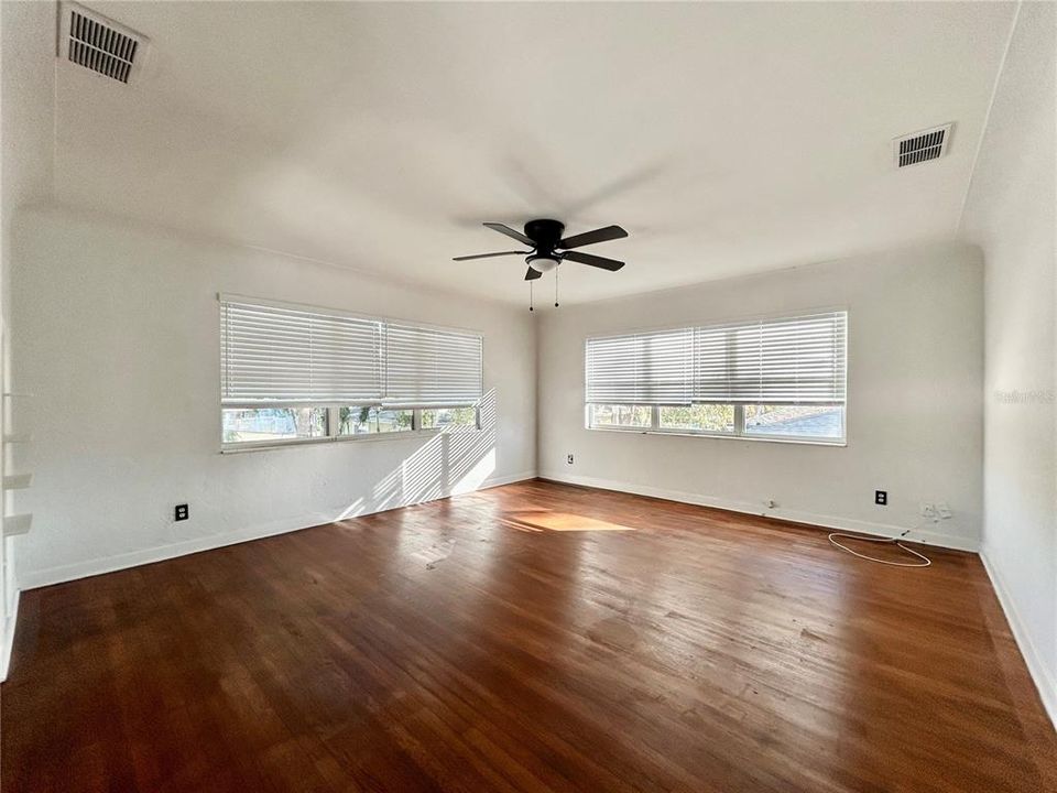 В аренду: $1,850 (1 спален, 1 ванн, 1090 Квадратных фут)