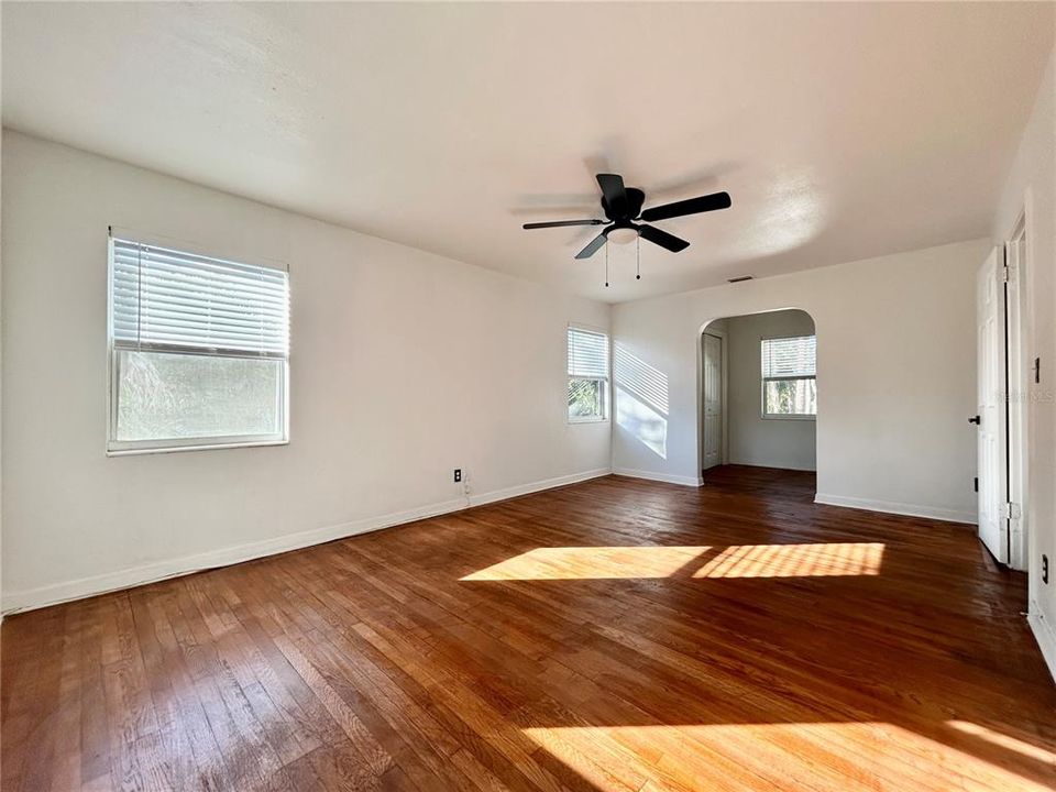 В аренду: $1,850 (1 спален, 1 ванн, 1090 Квадратных фут)