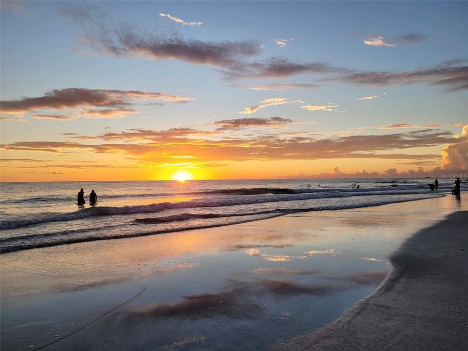 En Venta: $425,000 (3 camas, 3 baños, 1722 Pies cuadrados)