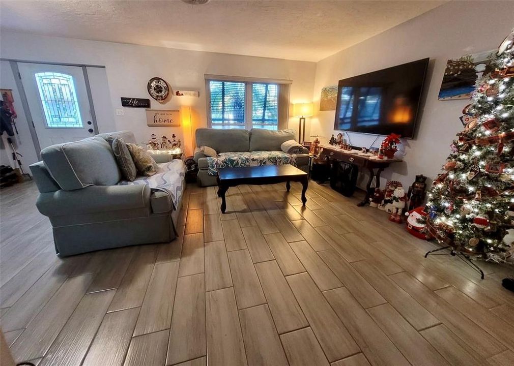 En Venta: $425,000 (3 camas, 3 baños, 1722 Pies cuadrados)