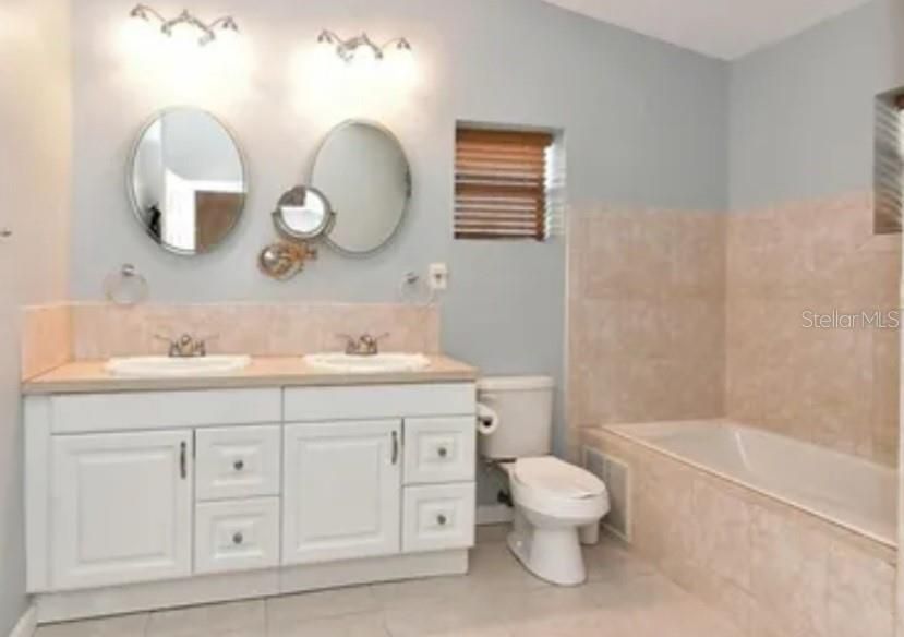 En Venta: $425,000 (3 camas, 3 baños, 1722 Pies cuadrados)