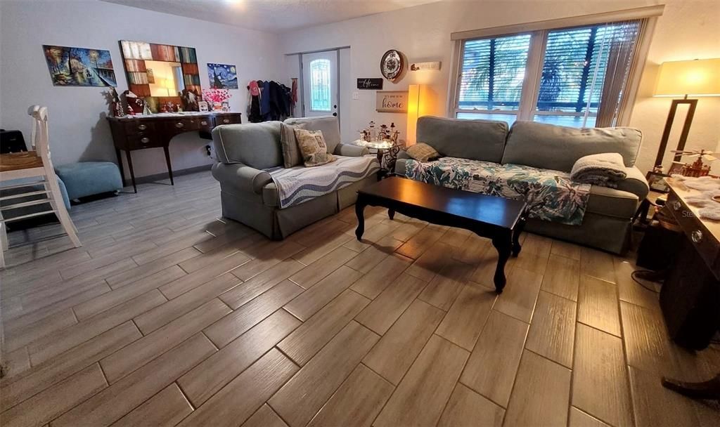 En Venta: $425,000 (3 camas, 3 baños, 1722 Pies cuadrados)