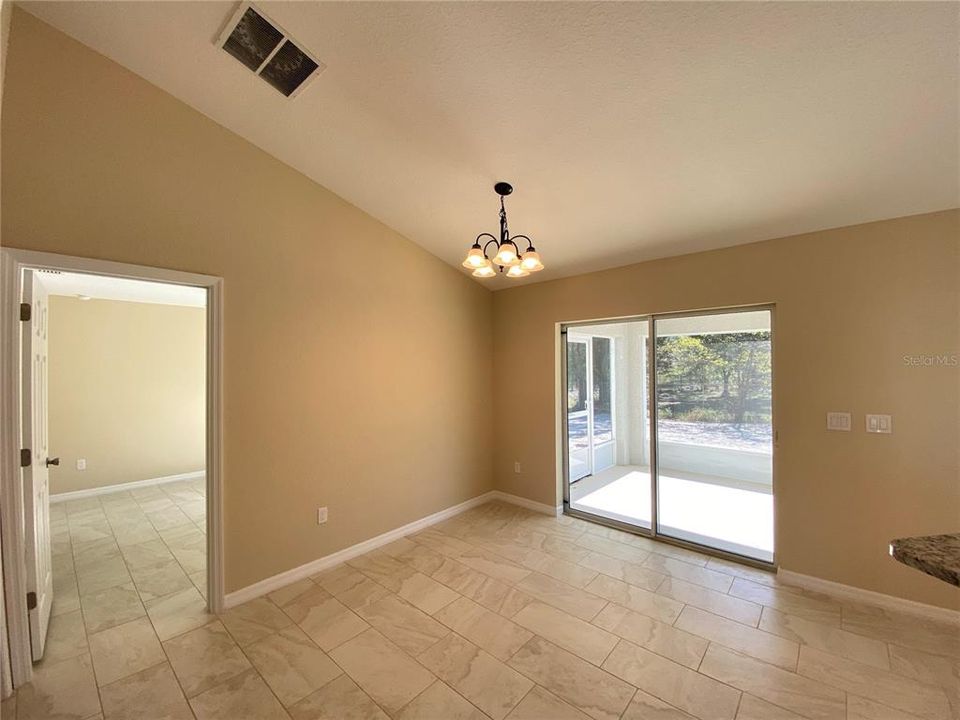 For Rent: $1,650 (3 beds, 2 baths, 1293 Square Feet)