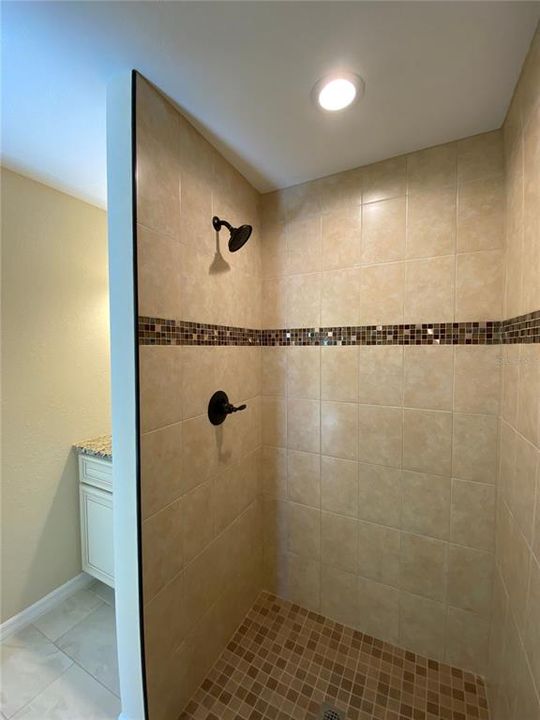 For Rent: $1,650 (3 beds, 2 baths, 1293 Square Feet)