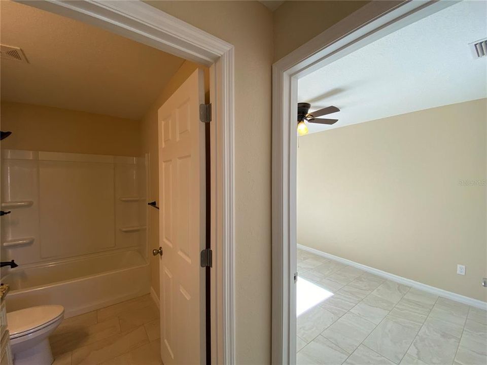 For Rent: $1,650 (3 beds, 2 baths, 1293 Square Feet)