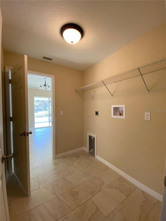 For Rent: $1,650 (3 beds, 2 baths, 1293 Square Feet)