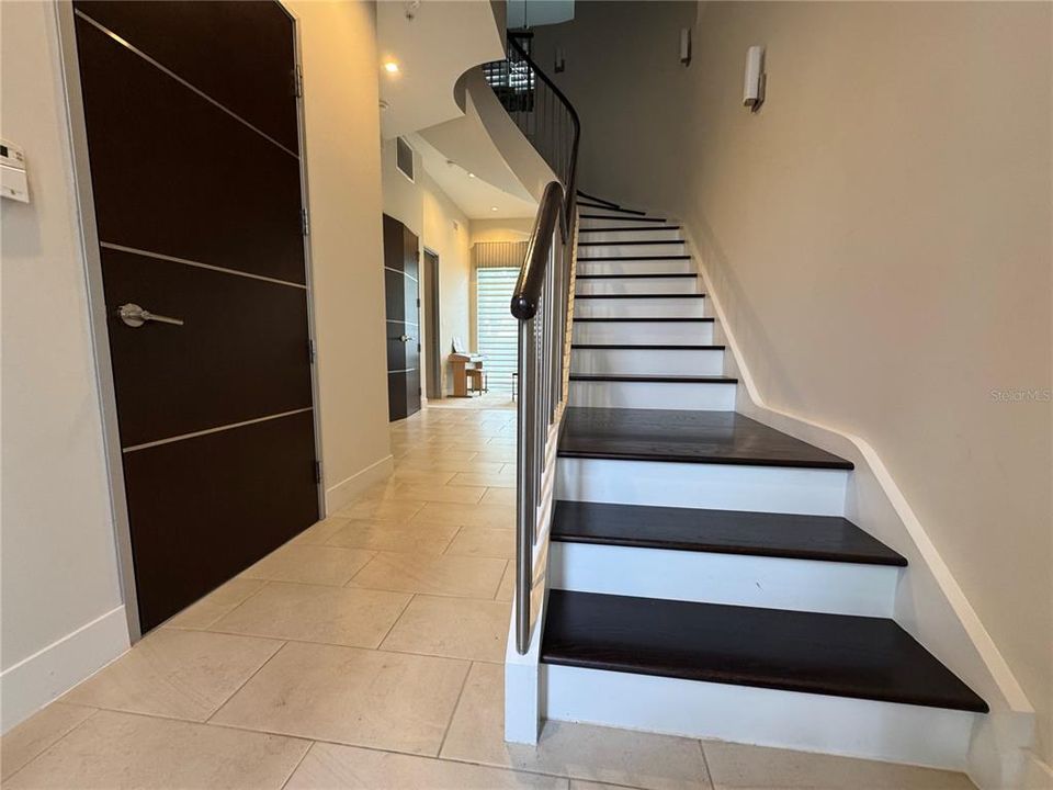 В аренду: $7,900 (2 спален, 2 ванн, 1699 Квадратных фут)