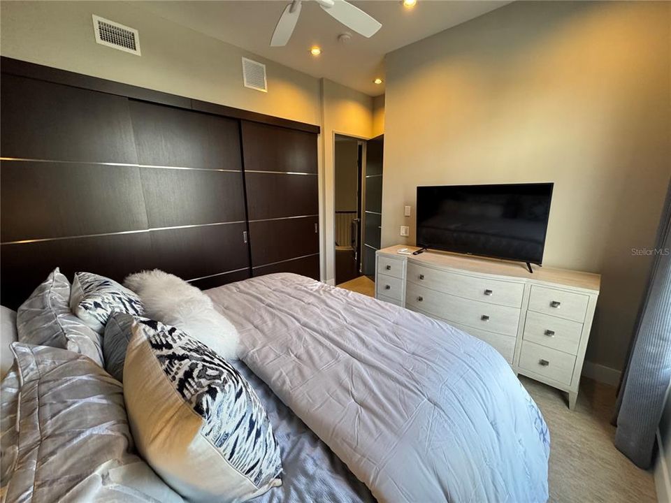 В аренду: $7,900 (2 спален, 2 ванн, 1699 Квадратных фут)