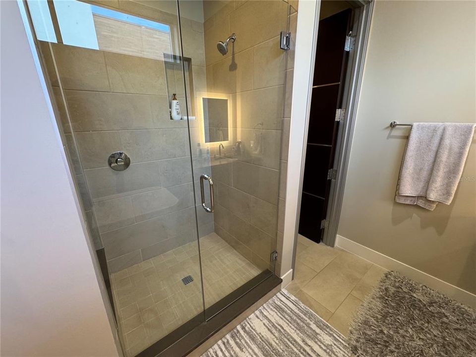 В аренду: $7,900 (2 спален, 2 ванн, 1699 Квадратных фут)