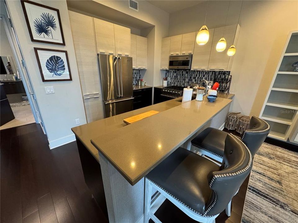 В аренду: $7,900 (2 спален, 2 ванн, 1699 Квадратных фут)