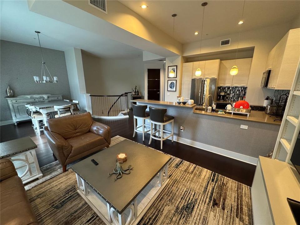 В аренду: $7,900 (2 спален, 2 ванн, 1699 Квадратных фут)