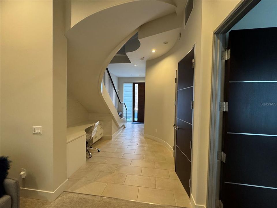 В аренду: $7,900 (2 спален, 2 ванн, 1699 Квадратных фут)