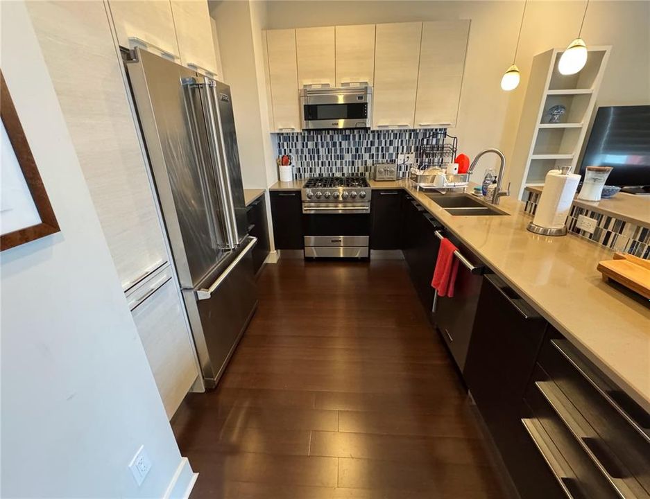 В аренду: $7,900 (2 спален, 2 ванн, 1699 Квадратных фут)