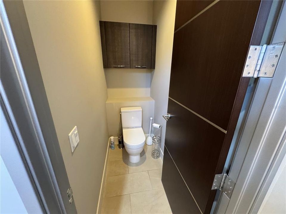 В аренду: $7,900 (2 спален, 2 ванн, 1699 Квадратных фут)