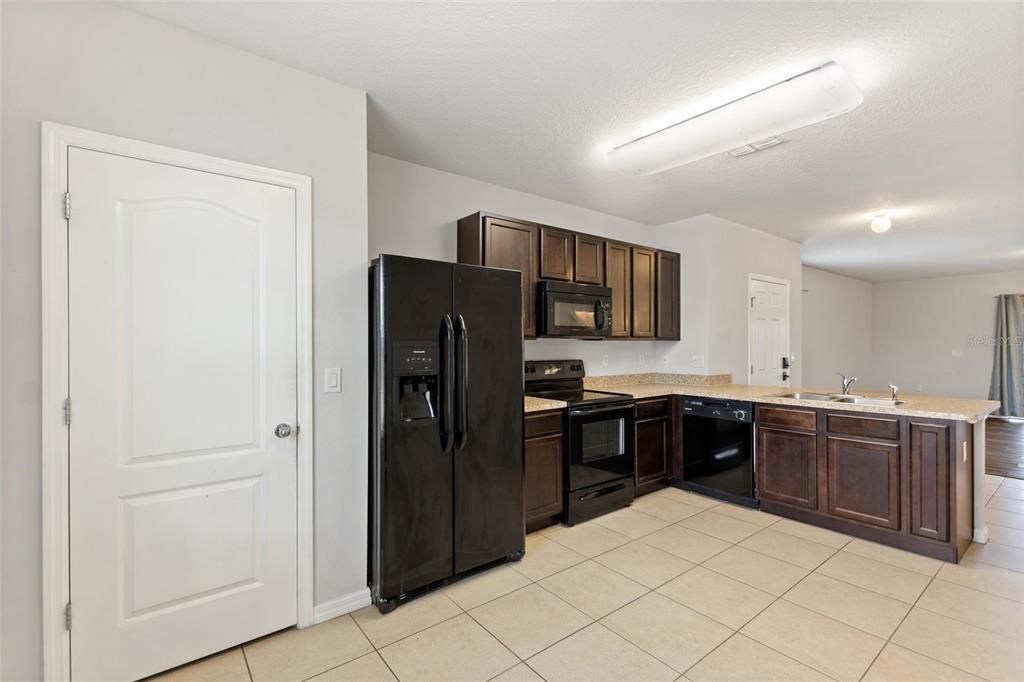 For Sale: $290,000 (3 beds, 2 baths, 1724 Square Feet)