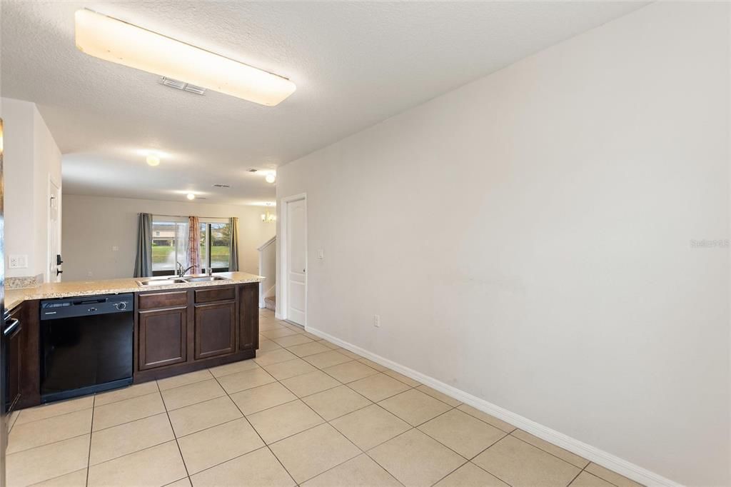 For Sale: $290,000 (3 beds, 2 baths, 1724 Square Feet)