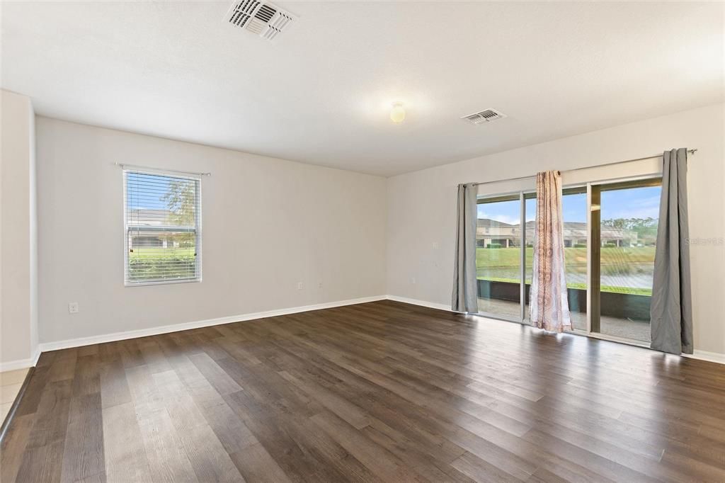 For Sale: $290,000 (3 beds, 2 baths, 1724 Square Feet)