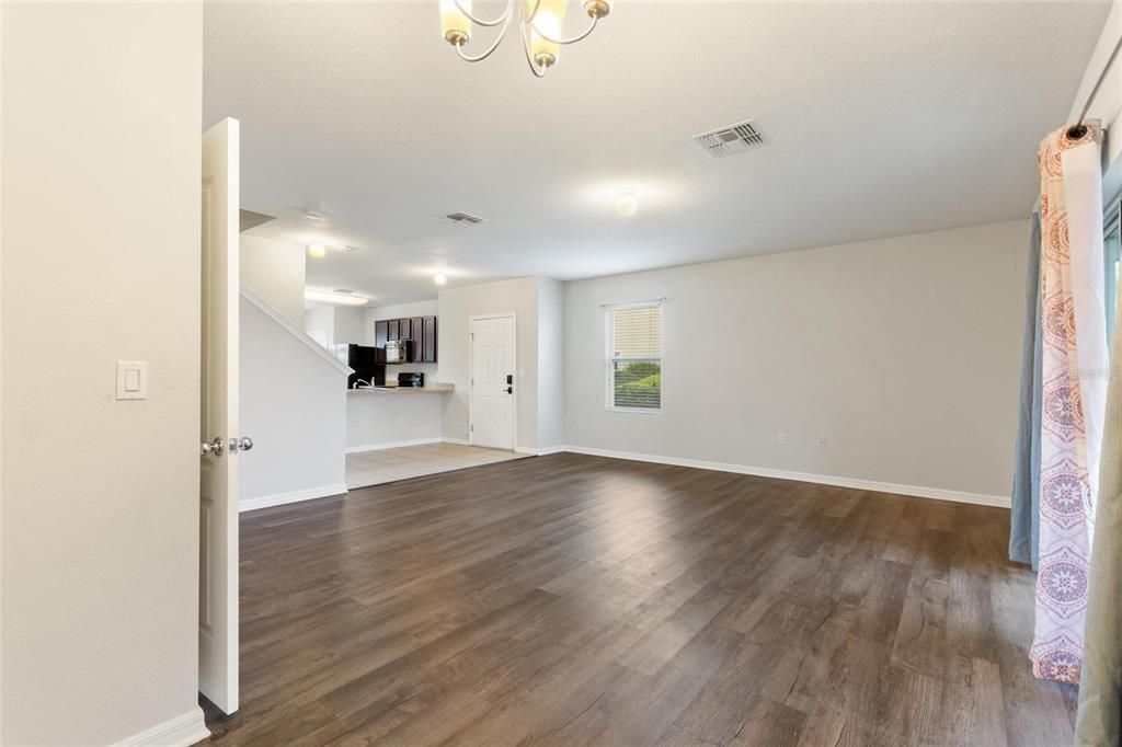 For Sale: $290,000 (3 beds, 2 baths, 1724 Square Feet)