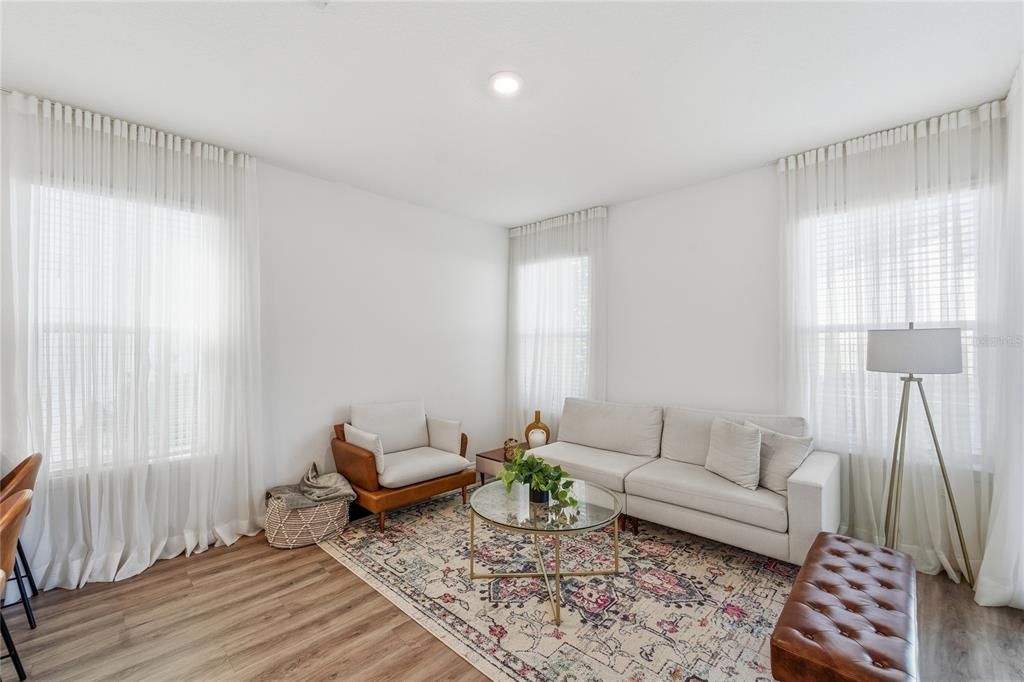 待售: $490,000 (4 贝兹, 2 浴室, 2197 平方英尺)