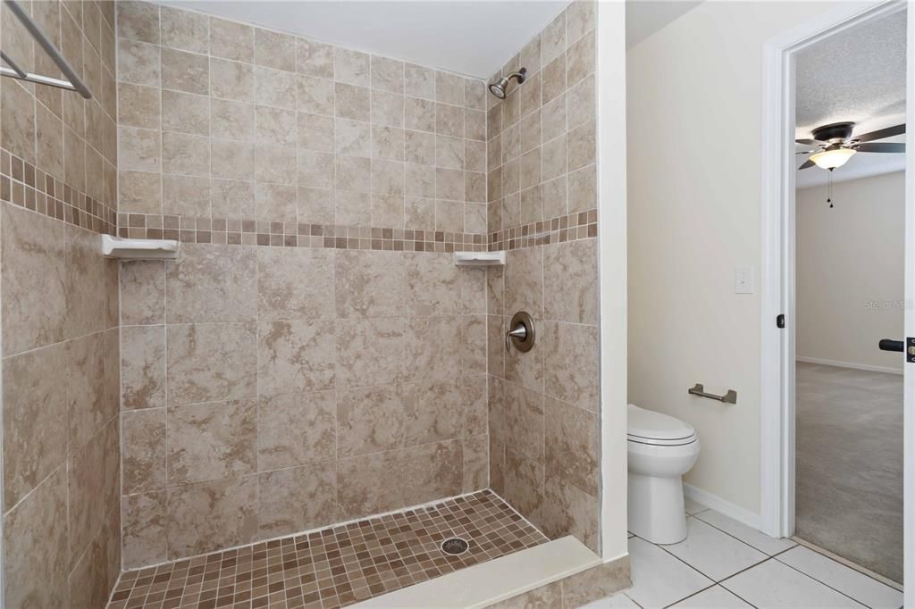 For Sale: $255,000 (2 beds, 2 baths, 1190 Square Feet)