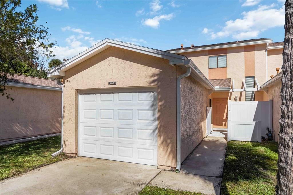 For Sale: $255,000 (2 beds, 2 baths, 1190 Square Feet)