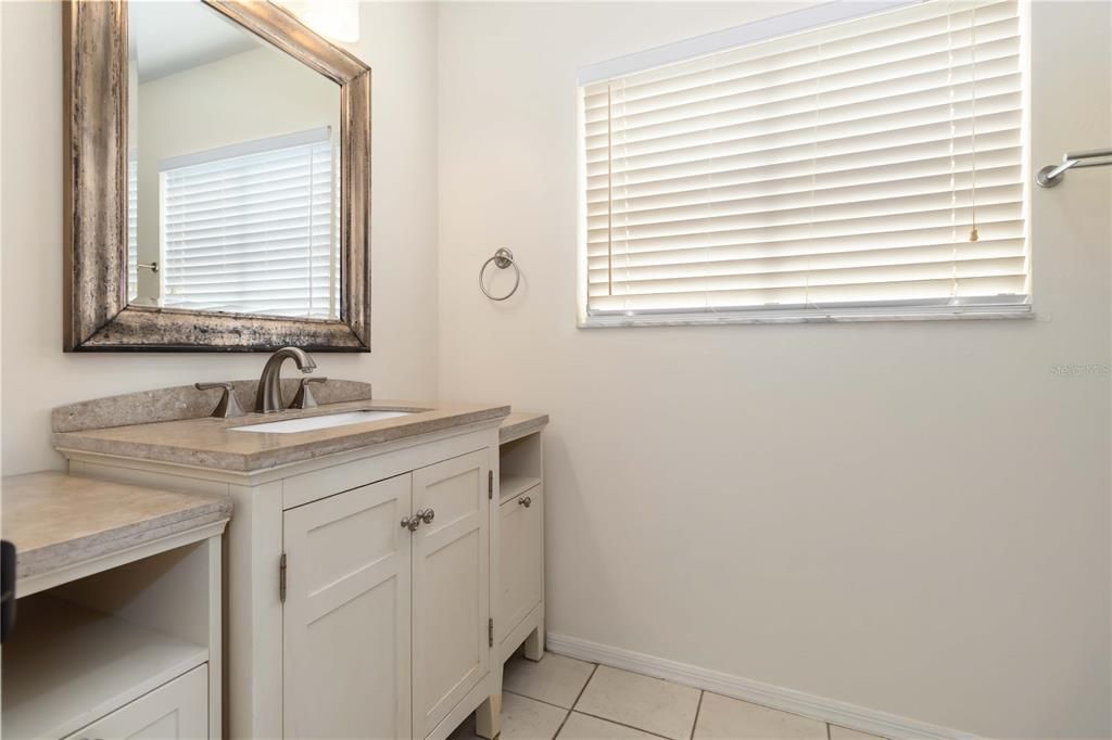 For Sale: $255,000 (2 beds, 2 baths, 1190 Square Feet)