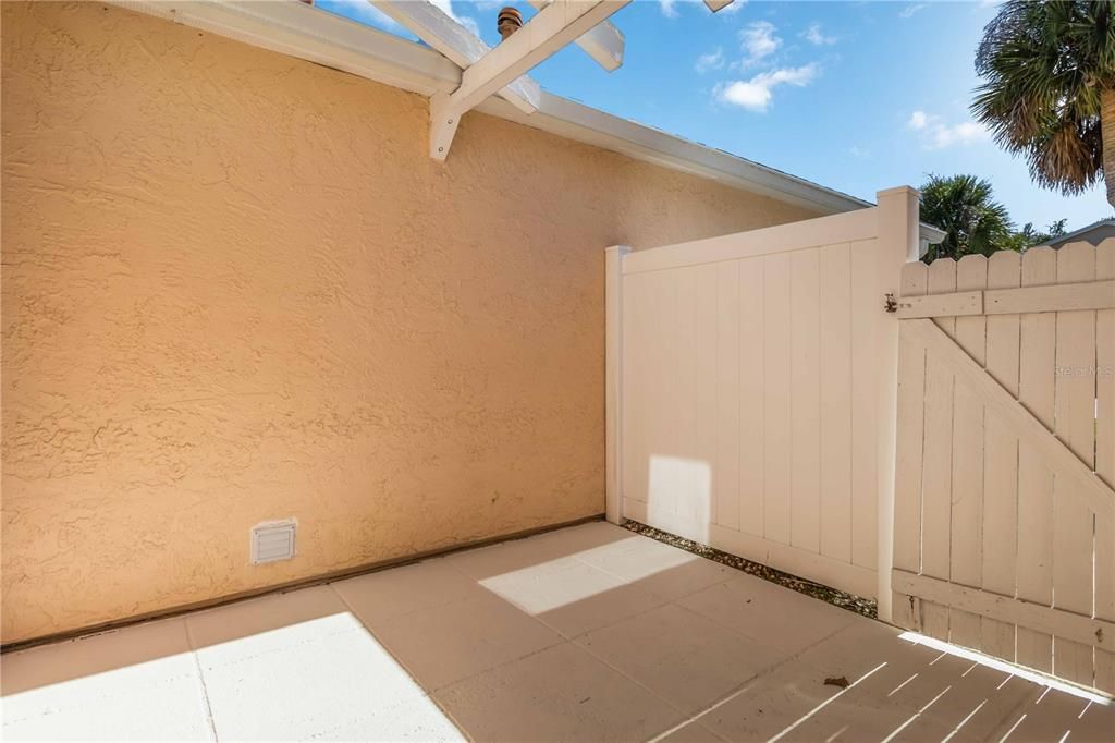 For Sale: $255,000 (2 beds, 2 baths, 1190 Square Feet)