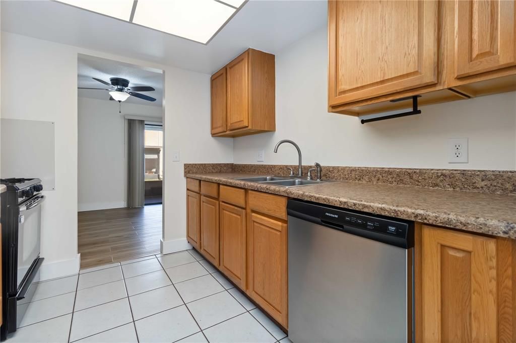 For Sale: $255,000 (2 beds, 2 baths, 1190 Square Feet)