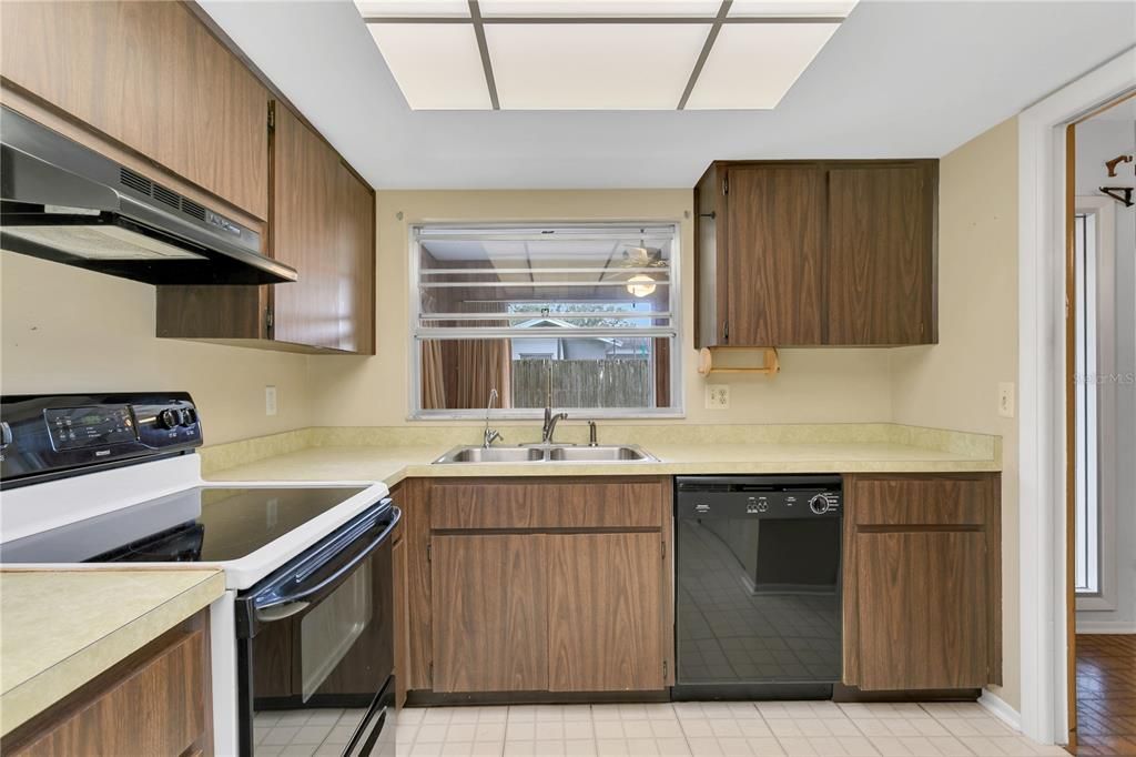 For Sale: $350,000 (4 beds, 2 baths, 1745 Square Feet)