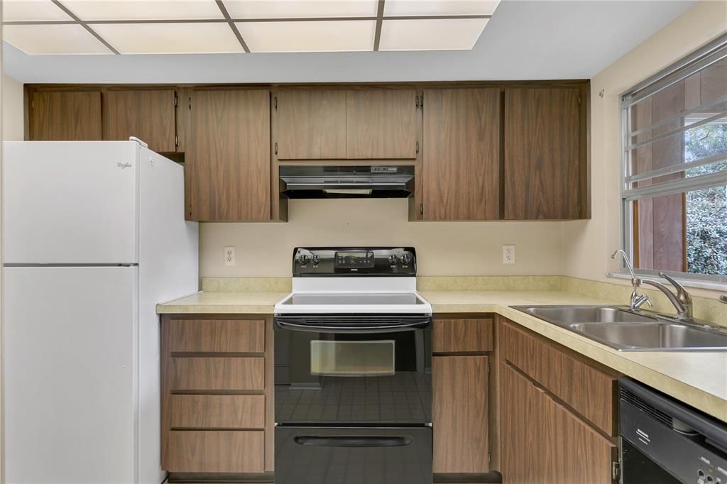 For Sale: $350,000 (4 beds, 2 baths, 1745 Square Feet)